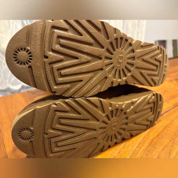 UGG Tall classic boots size 6.5 chestnut color in great conditions - Picture 6 of 10